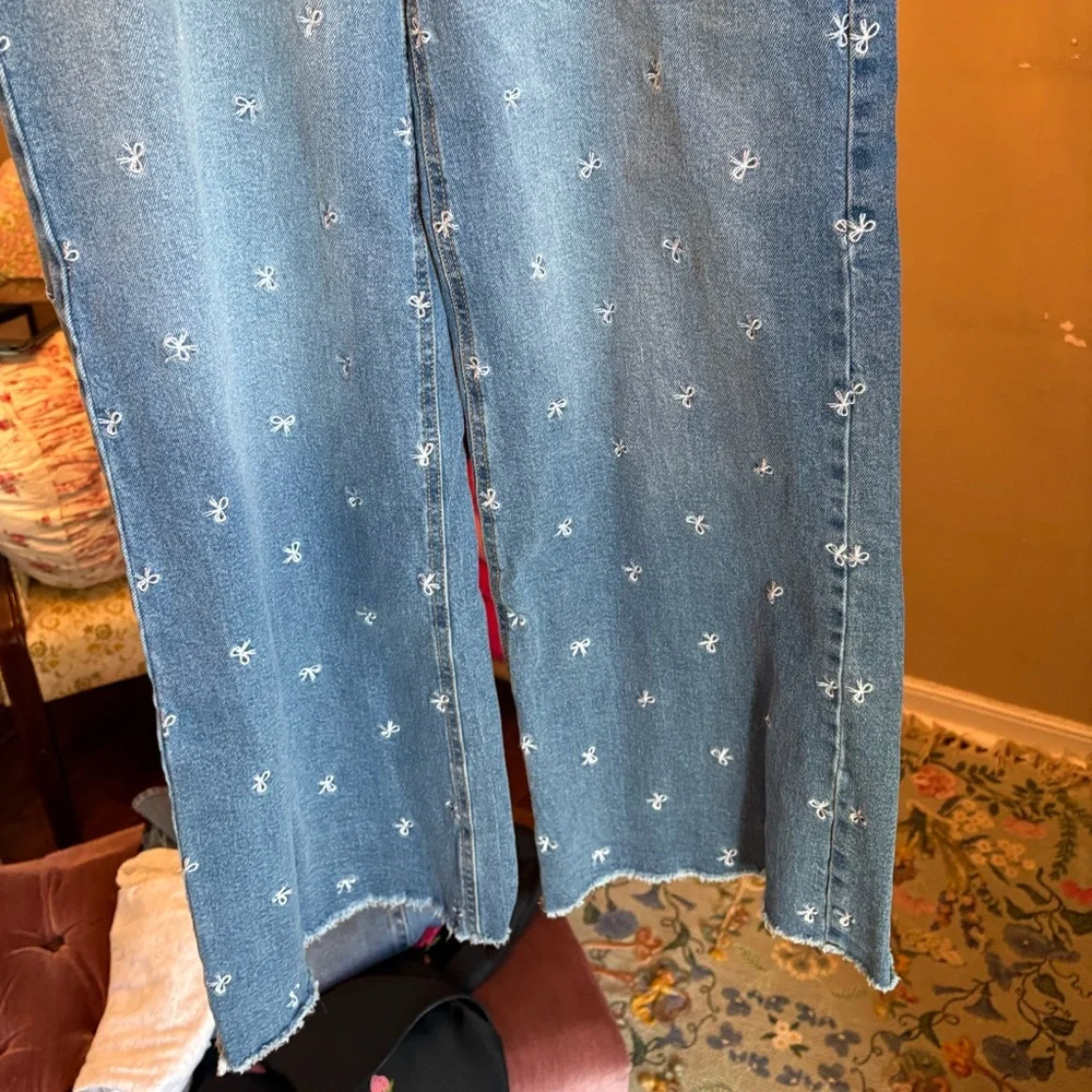 Embroidered Bow Patterned Wide Leg Jean - Picture 2 of 10